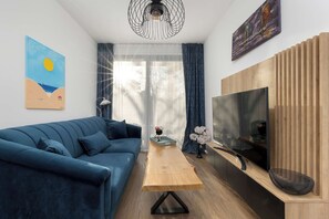 TV, offices - Art Lake 0.8 | Seaside Apartment with Terrace | Swimming Pool | Air Conditioning (Mielno)