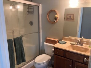Dusche, Handtücher, Seife, Toilettenpapier