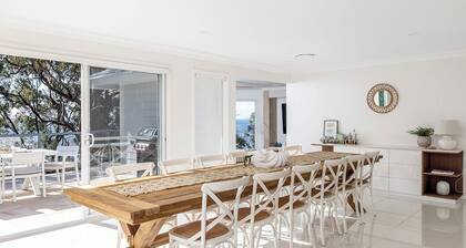 Dutchies Dream – Elegant Family Home by the Water
