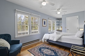 3 bedrooms, iron/ironing board, free WiFi - Gateway Getaway +Walk to Downtown+Hot Tub+Views (Waynesville)