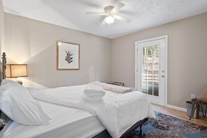 Unclassified image, 4 of 30, button - Gateway Getaway+Hot Tub+Mtn Views+Walk to Downtown Waynesville+ Modern Cabin (Waynesville)