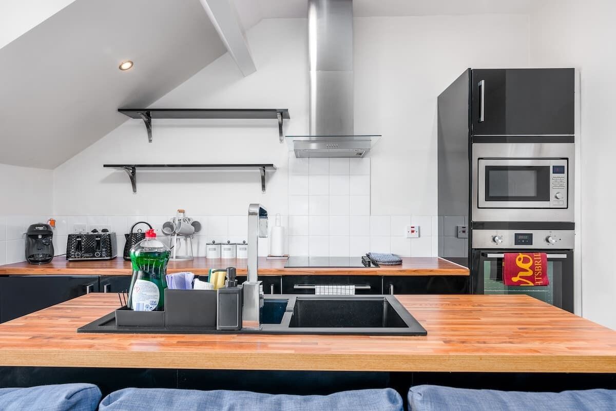 Refrigerador, microondas, horno, placa de cocina