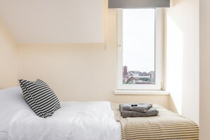 2 slaapkamers, een strijkplank/strijkijzer, wifi, beddengoed