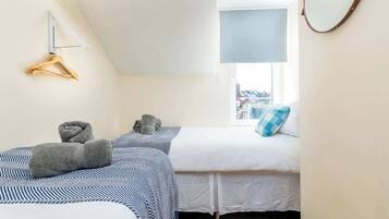 Iron/ironing board, WiFi, bed sheets