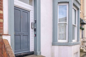 Exterior detail - The Snug by the Sea - Central Whitby, Beach Front (West Cliff)