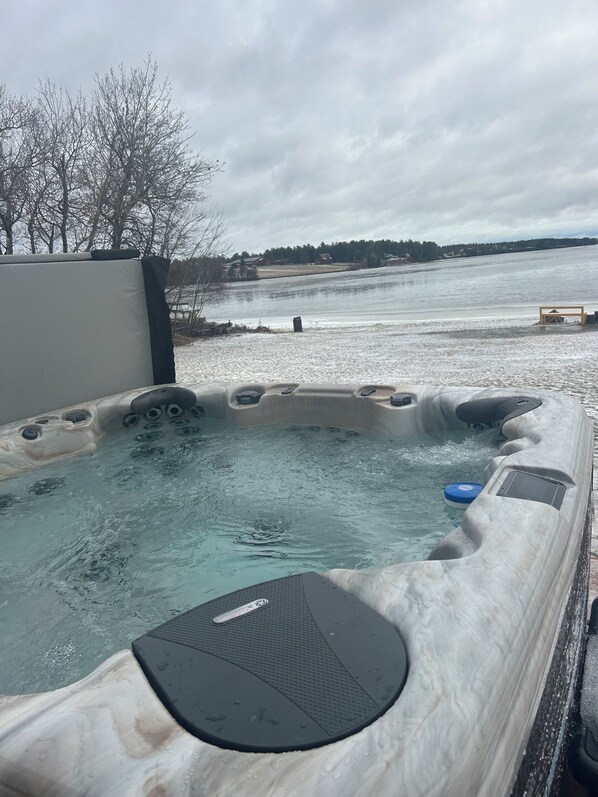 Baignoire à remous extérieure