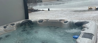 Frandy's River Resort, Hot Tub, Docks/River front