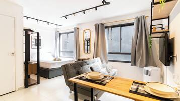 Studio | Verduisterende gordijnen, een strijkplank/strijkijzer, gratis wifi