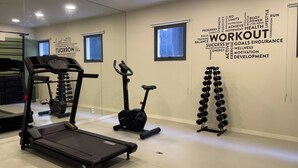 A gym with a treadmill, elliptical, and dumbbells. - Bem Viver Lopes de Oliveira (São Paulo)