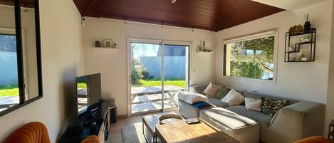 Fernseher, Tischtennisplatte