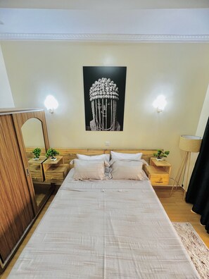 2 chambres, fer et planche à repasser, Wi-Fi, draps fournis