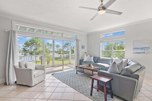 Living area - "Easy Breezy" New Reno, Beach Access, Golf Cart, Comm Pool & Dock, Lake Views (Santa Rosa Beach)