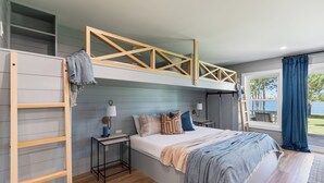 4 bedrooms, iron/ironing board, WiFi (free), bed sheets