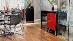 คอมฟอร์ทอพาร์ทเมนท์, 2 ห้องนอน, ห้องครัว, วิวเมือง | บริเวณนั่งเล่น