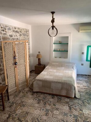 2 habitaciones, tabla de planchar con plancha, wifi y ropa de cama 