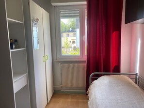 Luokittelematon kuva, 4 kautta 8, painike