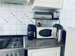 Refrigerador, microondas, horno y lavavajillas 