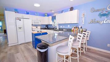 House, 3 Bedrooms | Private kitchen