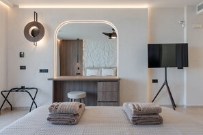 5 bedrooms, in-room safe, iron/ironing board, free WiFi - Domaine–Earth,Luxury Eco Villa, private pool, up to 10 (Chersonissos)