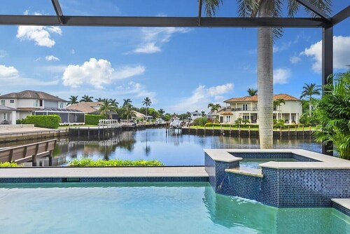 Peaceful on canal 3-bedroom house with pool and dock in Marco Island