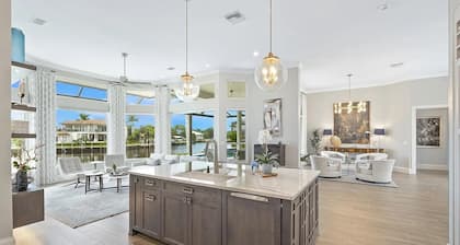 Peaceful on canal 3-bedroom house with pool and dock in Marco Island
