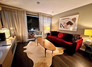 TV - Pool Sauna Gym Walk to CBD (Surry Hills)
