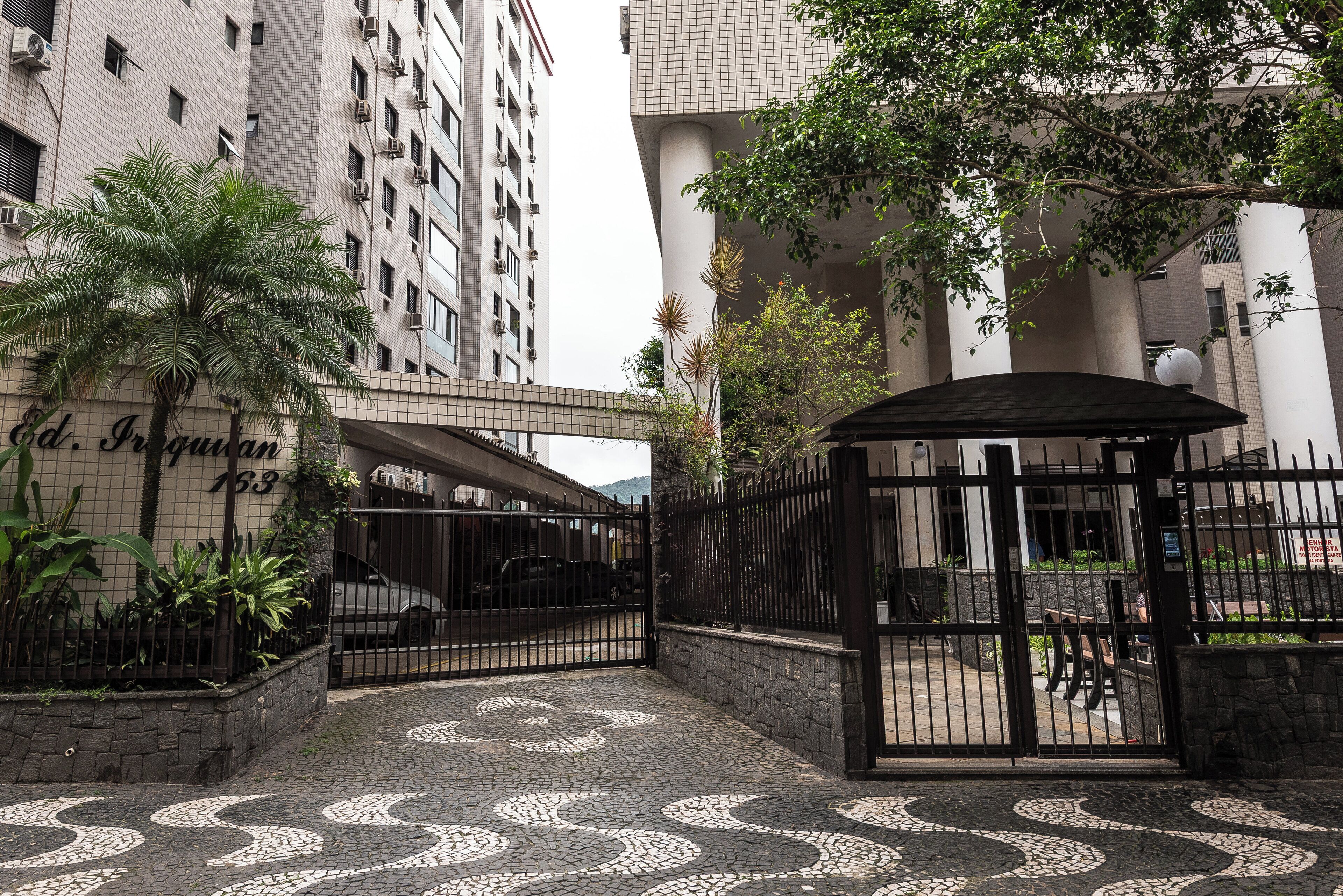 Vista frontal de la propiedad