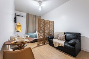 Comfort Apartment, 1 Double Bed with Sofa bed, Kitchen - 1 Min da Praia - Casal ou Família (São Vicente)