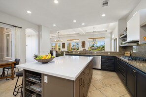 Private kitchen - Luxury Vacation Rental with Private Pool on the 16th Fairway (Rancho Mirage)