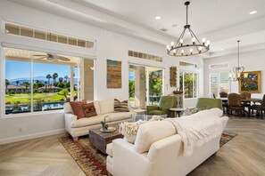 Living area - Luxury Vacation Rental with Private Pool on the 16th Fairway (Rancho Mirage)