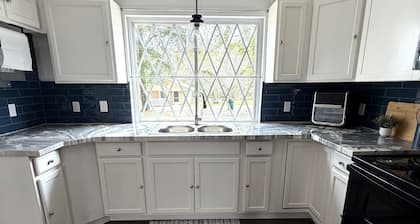 Adventure Basecamp: Close to Springs, Trails & Beaches