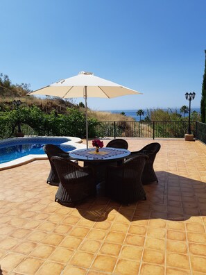 Outdoor dining - Casa Margaretha in Tamango Hill Nerja/Torrox (Torrox)