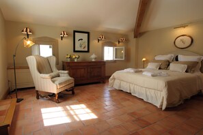 6 habitaciones, internet y ropa de cama 