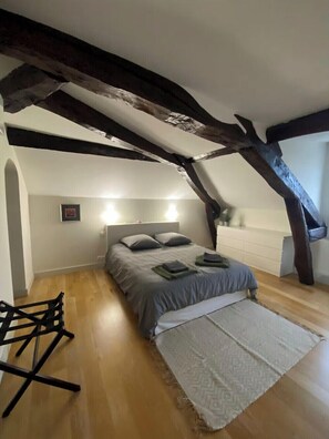 6 chambres, fer et planche à repasser, Wi-Fi, draps fournis
