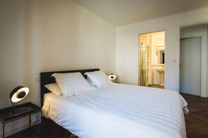 5 bedrooms, iron/ironing board, WiFi, bed sheets - LOFT · KEYWEEK contemporary Loft style Apartment in Biarritz City center (Biarritz)