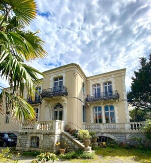 Exterior - La Borie House in Biarritz with swimming pool and large garden. (Biarritz)