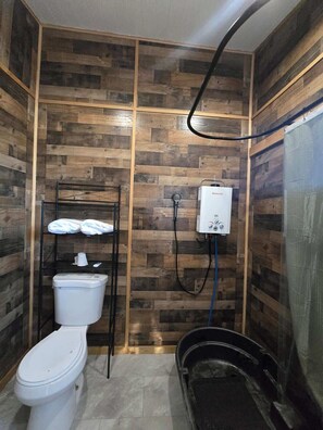 Shower, shampoo
