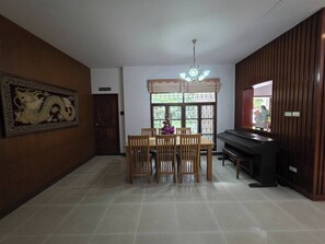 Casa, 5 quartos, para fumantes, vista para o jardim | Sala de jantar