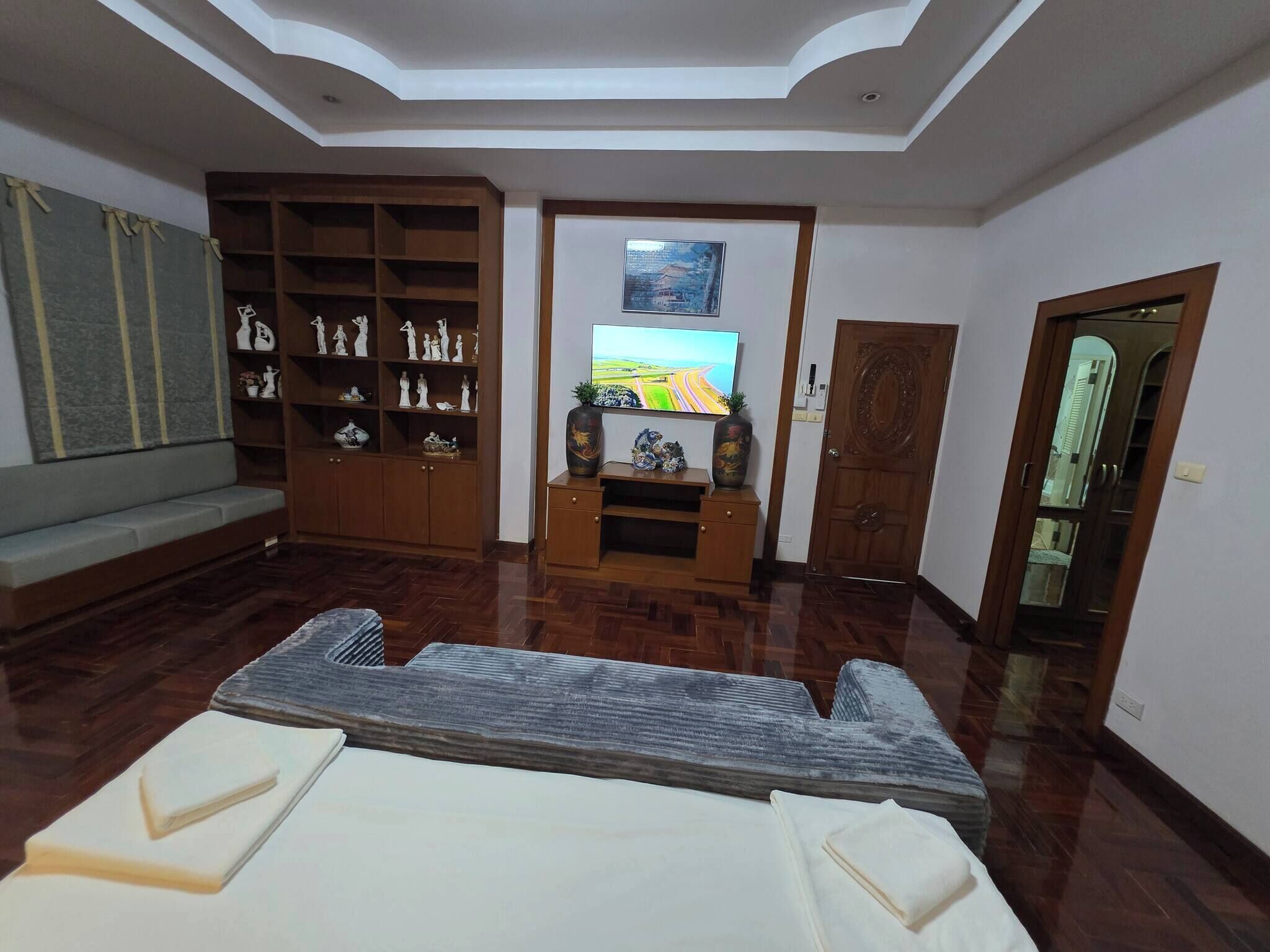 บ้านพัก, 5 ห้องนอน, สูบบุหรี่ได้, วิวสวน