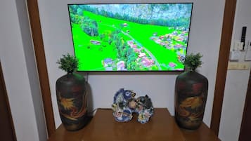 Talo, 5 makuuhuonetta, tupakointi sallittu, näköala puutarhaan | Sisätilat