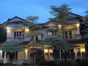 บ้านพัก, 5 ห้องนอน, สูบบุหรี่ได้, วิวสวน | บริเวณภายนอก