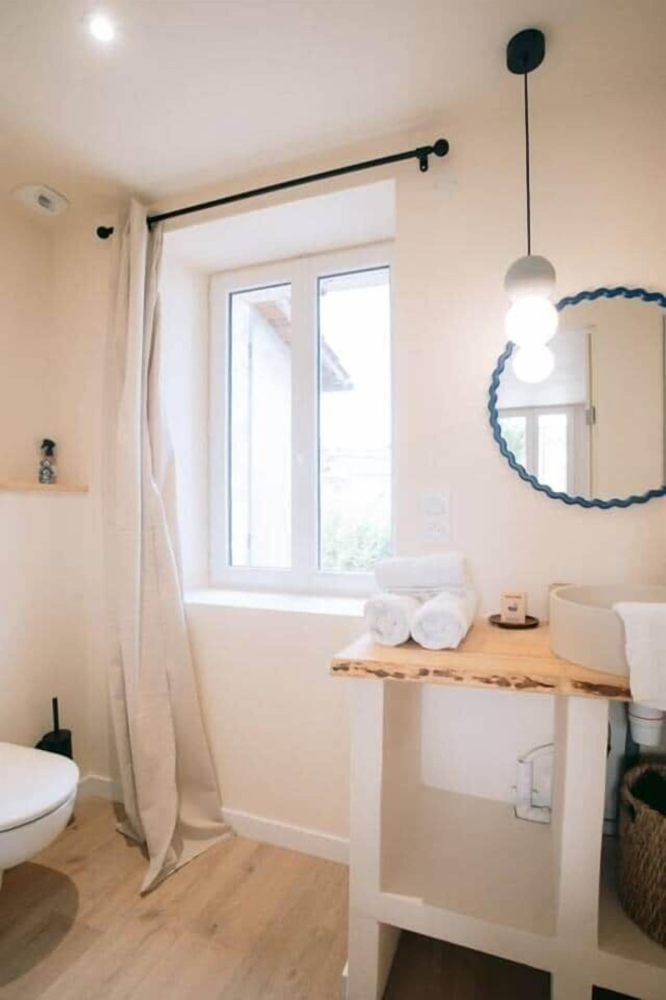 Douche, sèche-cheveux