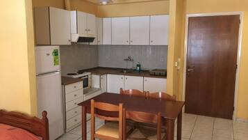 Vierbettzimmer, Balkon, Stadtblick | Eigene Küche