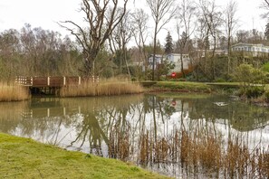 Property grounds - Ashland - 2 bedrooms with decking sleeps 4 (Hastings)