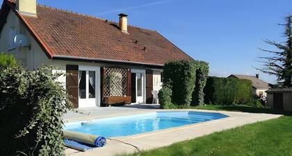 Guest Room "Chez Pierre et Jocelyne" with Shared Pool, Wi-Fi, and Air Conditioning