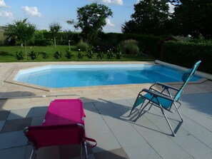 Unclassified image, 3 of 10, button - Guest Room "Chez Pierre et Jocelyne" with Shared Pool, Wi-Fi, and Air Conditioning (Vitry-la-Ville)