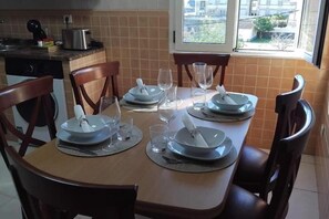 Dining - Vionta: Your cozy retreat with garden view near the beach (Aguiño)