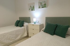 3 bedrooms, iron/ironing board, WiFi, bed sheets