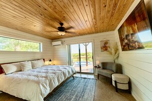 Room - Hilltop Haven, a spacious retreat at Wanderin’ Star Farms (Dripping Springs)