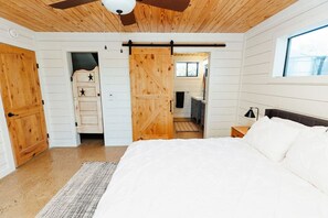 4 habitaciones, tabla de planchar con plancha, wifi y ropa de cama